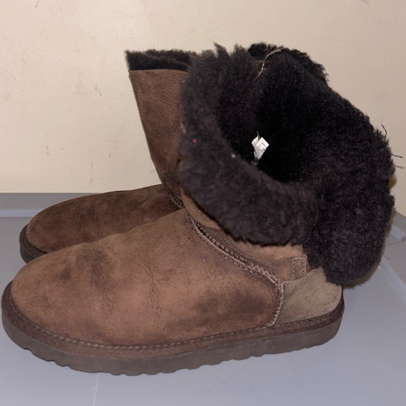Ugg classic Button Bailey 5803 Size 7 - Picture 2 of 9